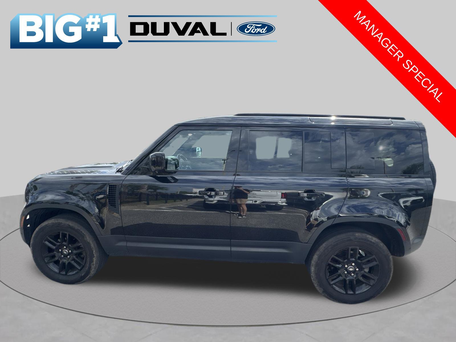 Used 2025 Land Rover Defender 110 S AWD/4WD image 8