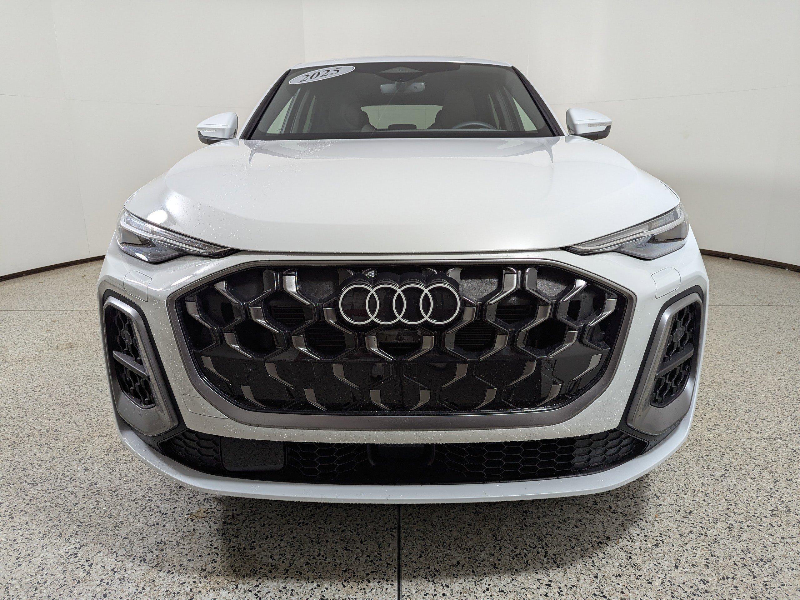Certified 2025 Audi Q5 Premium Plus w/ Premium Plus image 2