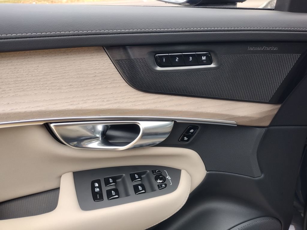 New 2026 Volvo XC90 B6 Plus w/ Protection Package Premier image 11