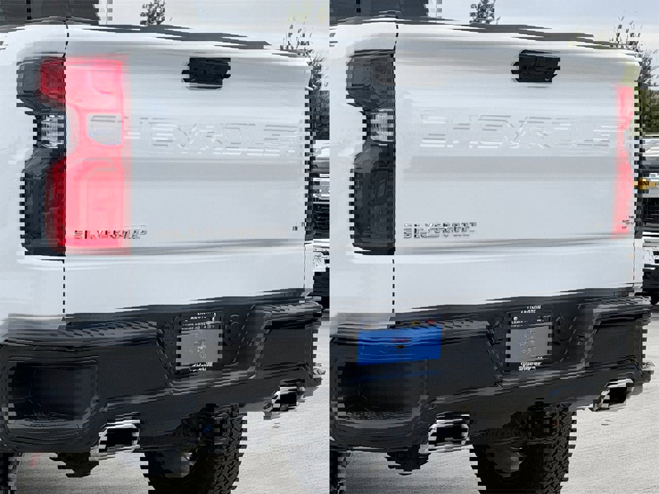 Used 2024 Chevrolet Silverado 1500 LT Trail Boss w/ Convenience Package II image 6