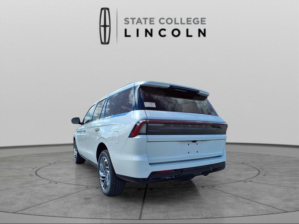 New 2025 Lincoln Navigator Reserve image 4
