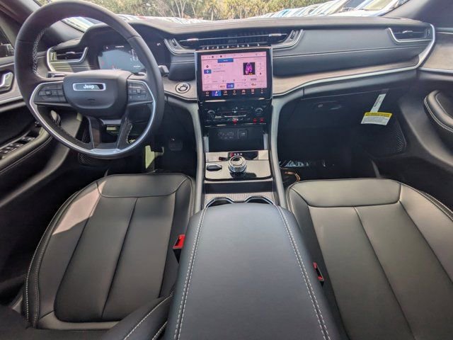 New 2025 Jeep Grand Cherokee Limited w/ Black Appearance Package image 13