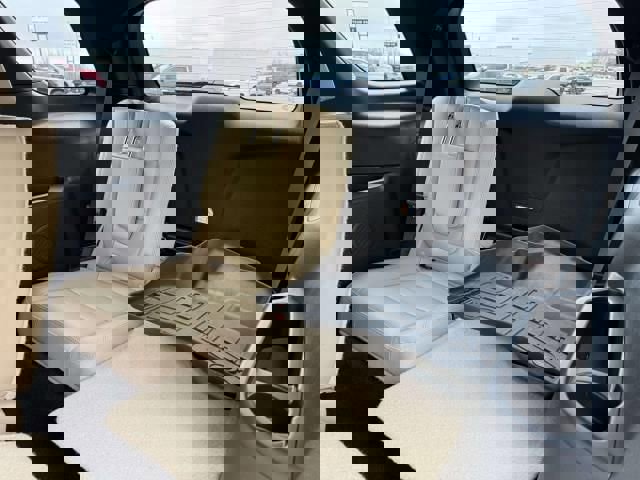 Used 2016 Ford Explorer XLT w/ Equipment Group 202A image 15