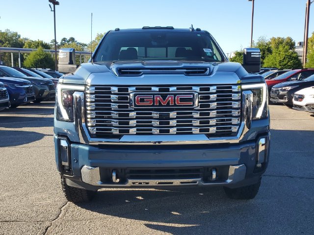 Used 2025 GMC Sierra 2500 Denali w/ Denali Reserve Package AWD/4WD image 2