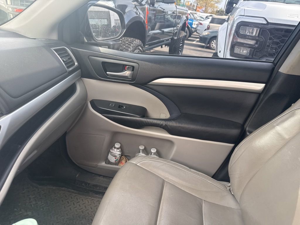 Used 2015 Toyota Highlander XLE AWD/4WD image 15
