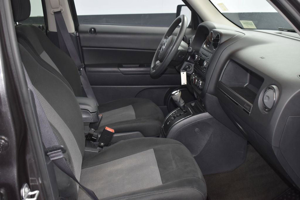 Used 2017 Jeep Patriot Sport w/ Power Value Group FWD image 8