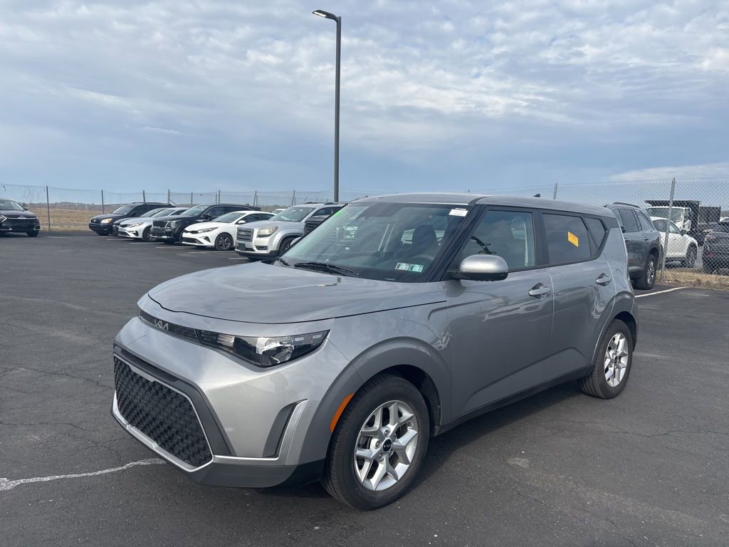 Used 2023 Kia Soul LX w/ LX Technology Package image 7