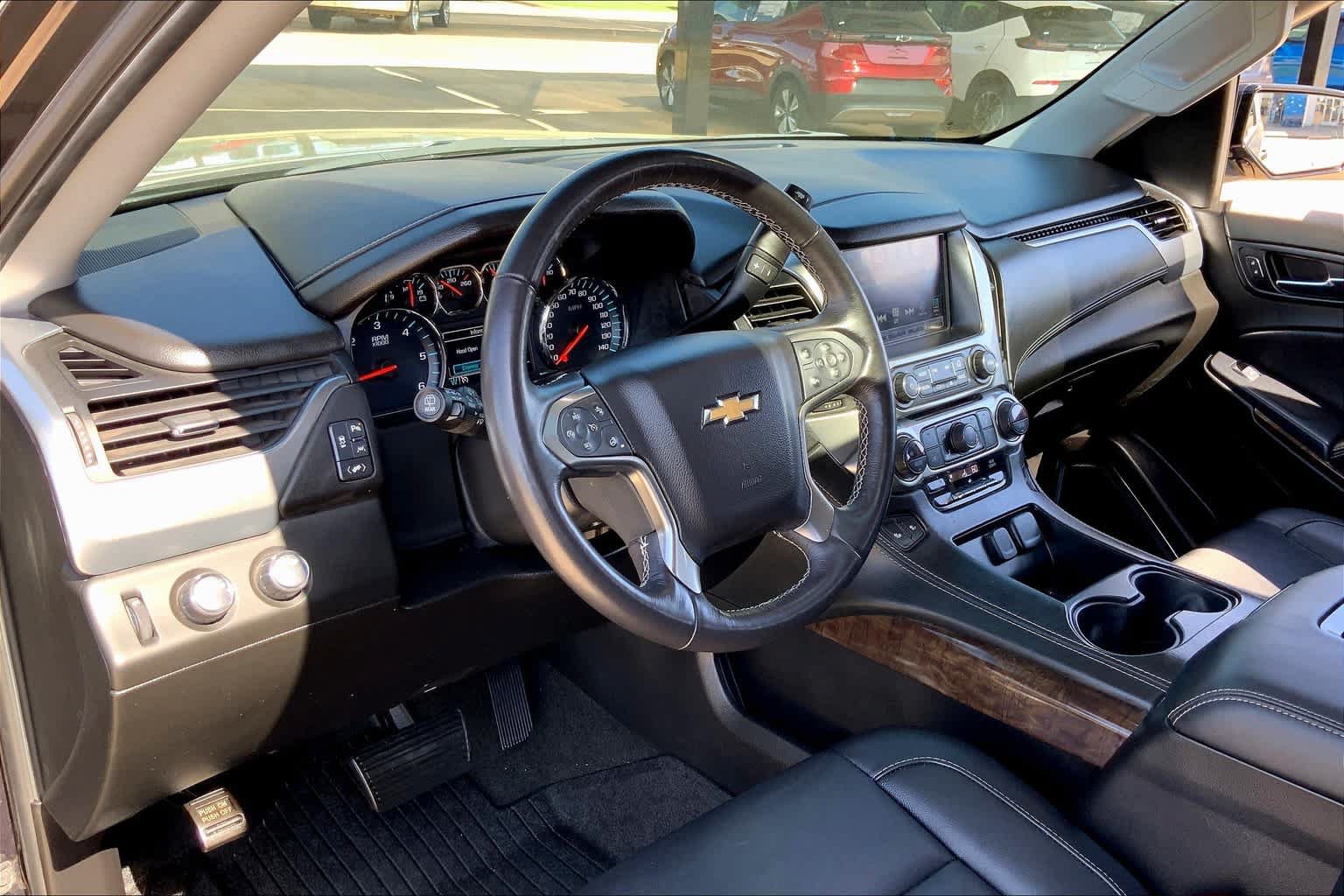 Used 2018 Chevrolet Suburban LT AWD/4WD image 17