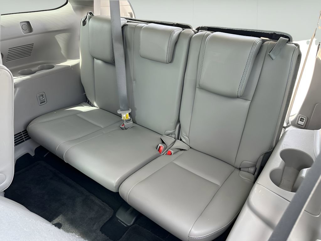 Used 2018 Toyota Highlander XLE image 28