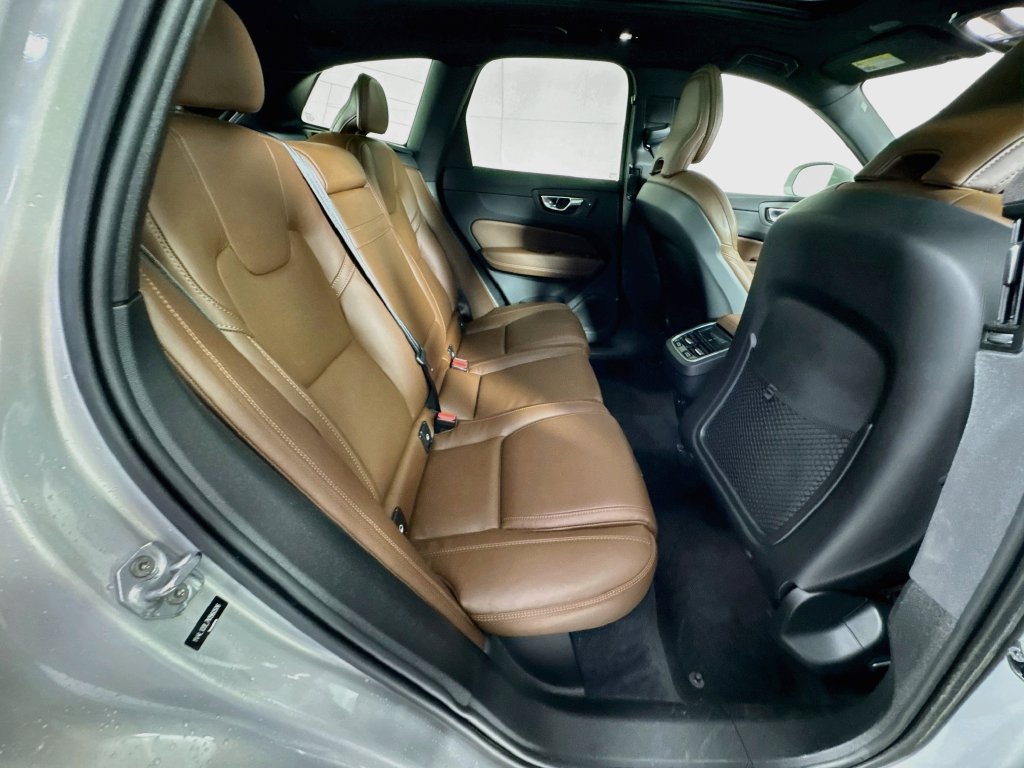 Used 2022 Volvo XC60 B5 Inscription w/ Advanced Package FWD image 35