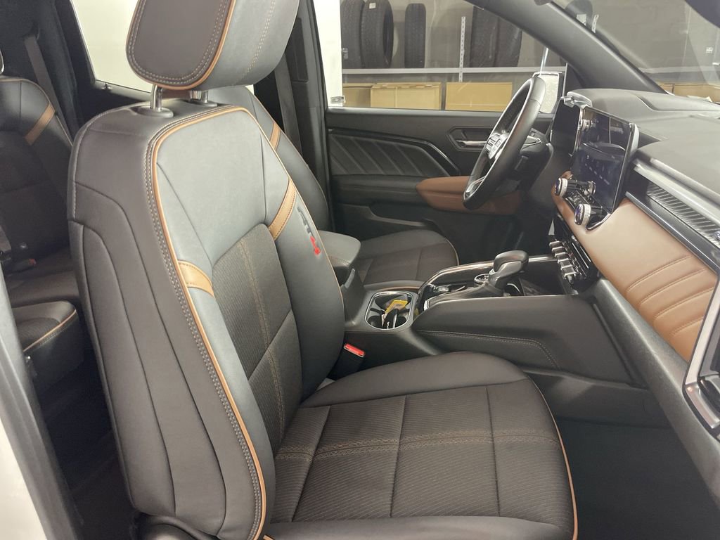 Used 2025 GMC Canyon AT4 image 28