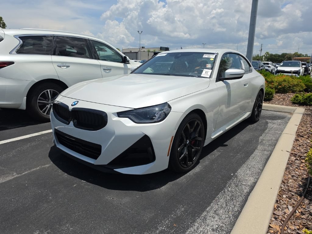 Used 2025 BMW 230i Coupe w/ M Sport Package RWD image 4