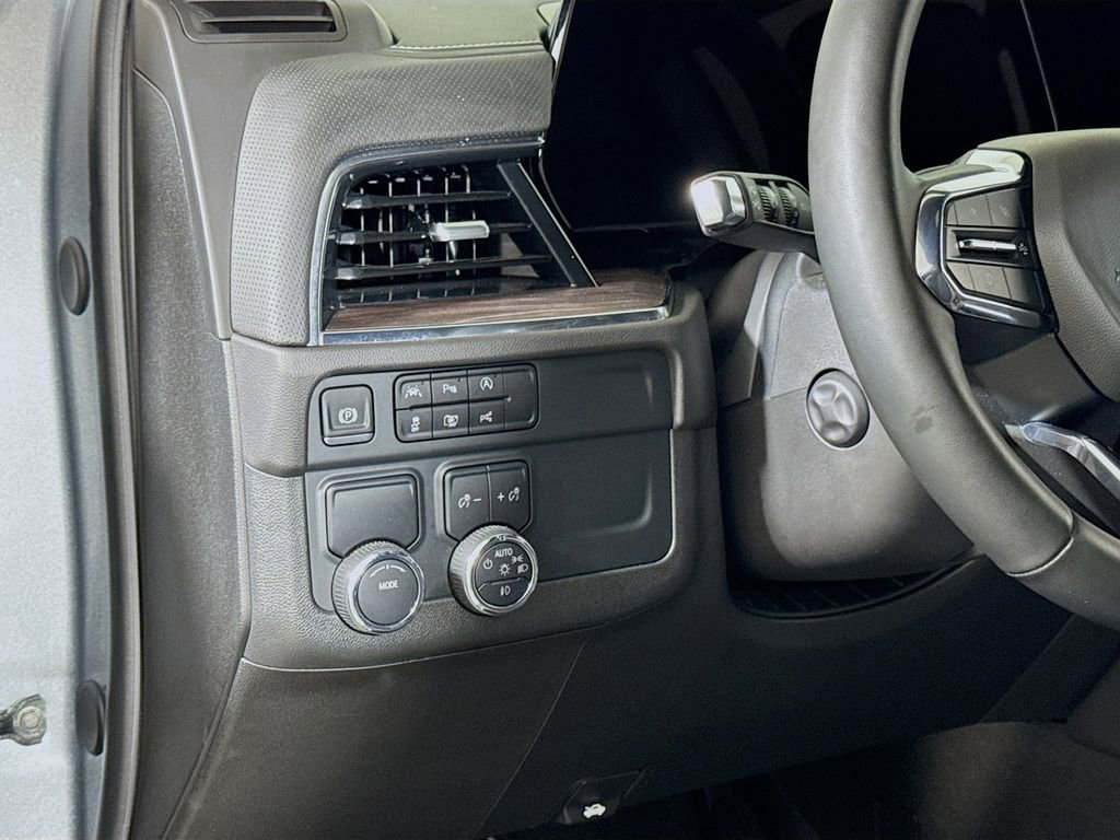 Certified 2025 Chevrolet Suburban Premier image 8