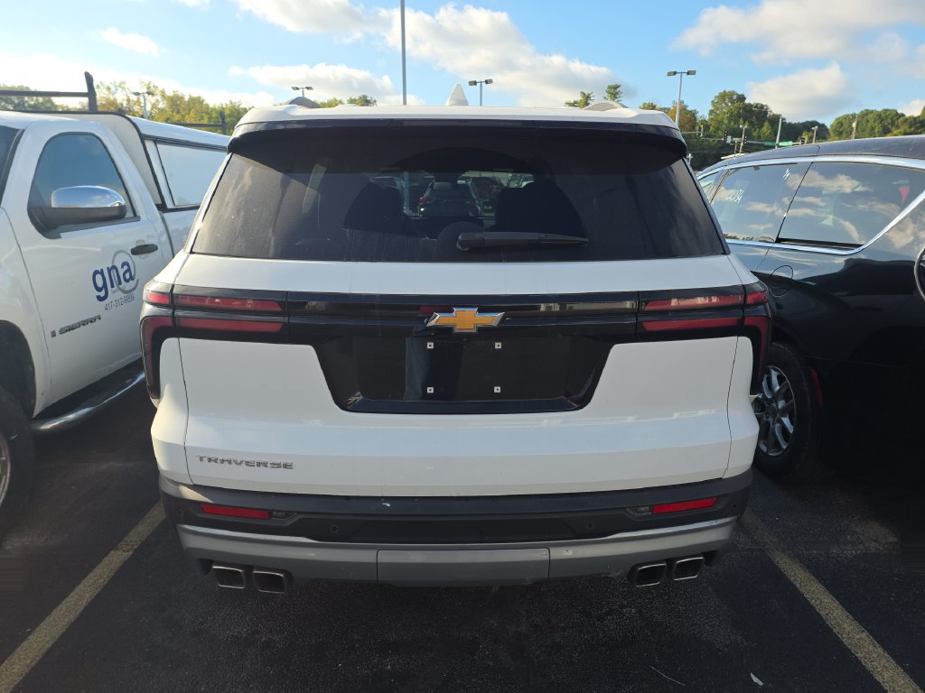 Used 2026 Chevrolet Traverse LT FWD image 5