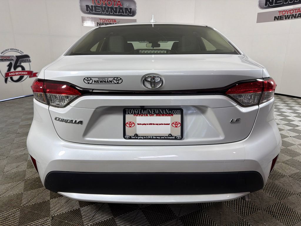 Used 2022 Toyota Corolla LE image 4