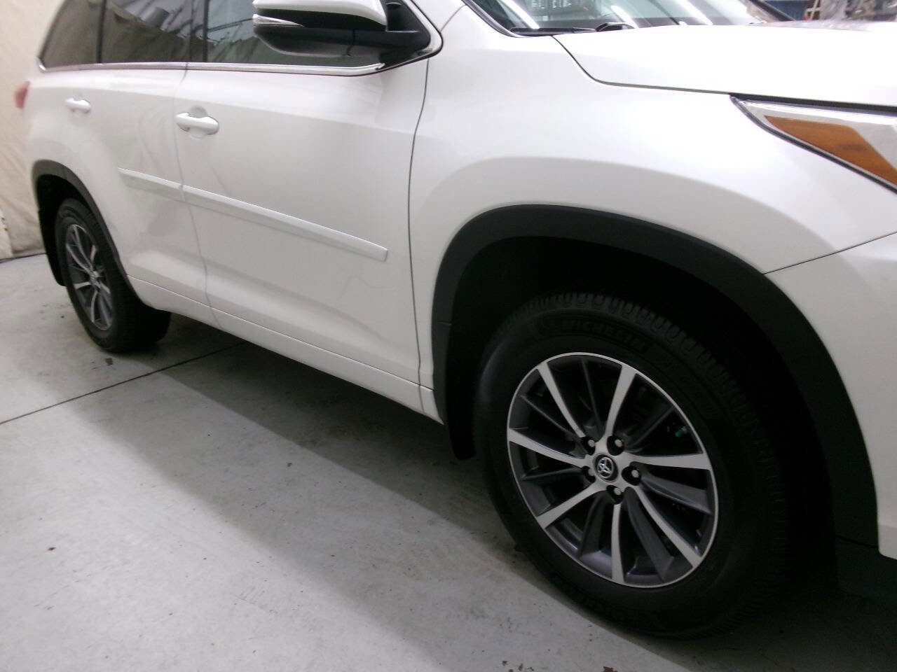 Used 2018 Toyota Highlander XLE image 10