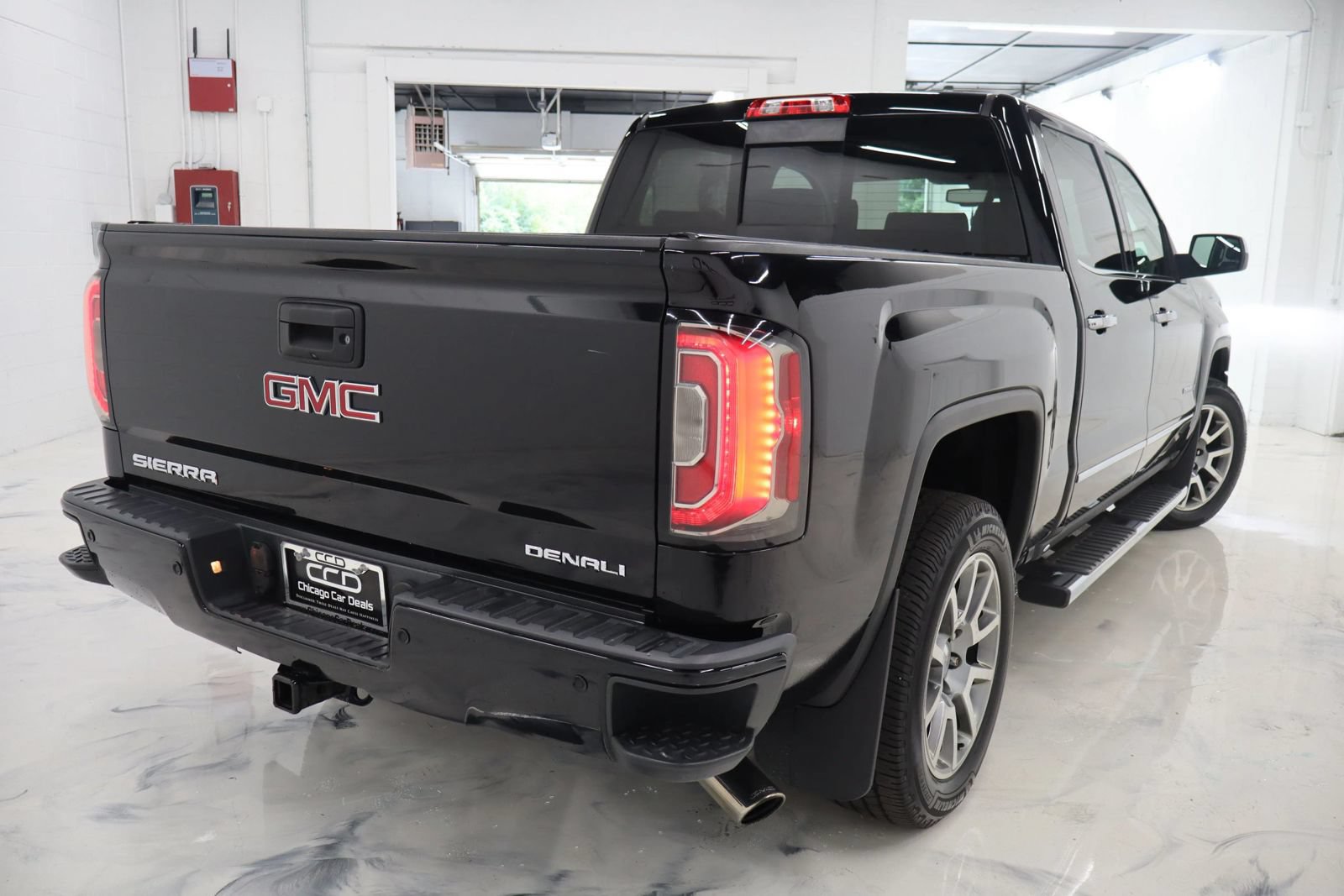 Used 2016 GMC Sierra 1500 Denali w/ Enhanced Driver Alert Package AWD/4WD image 7