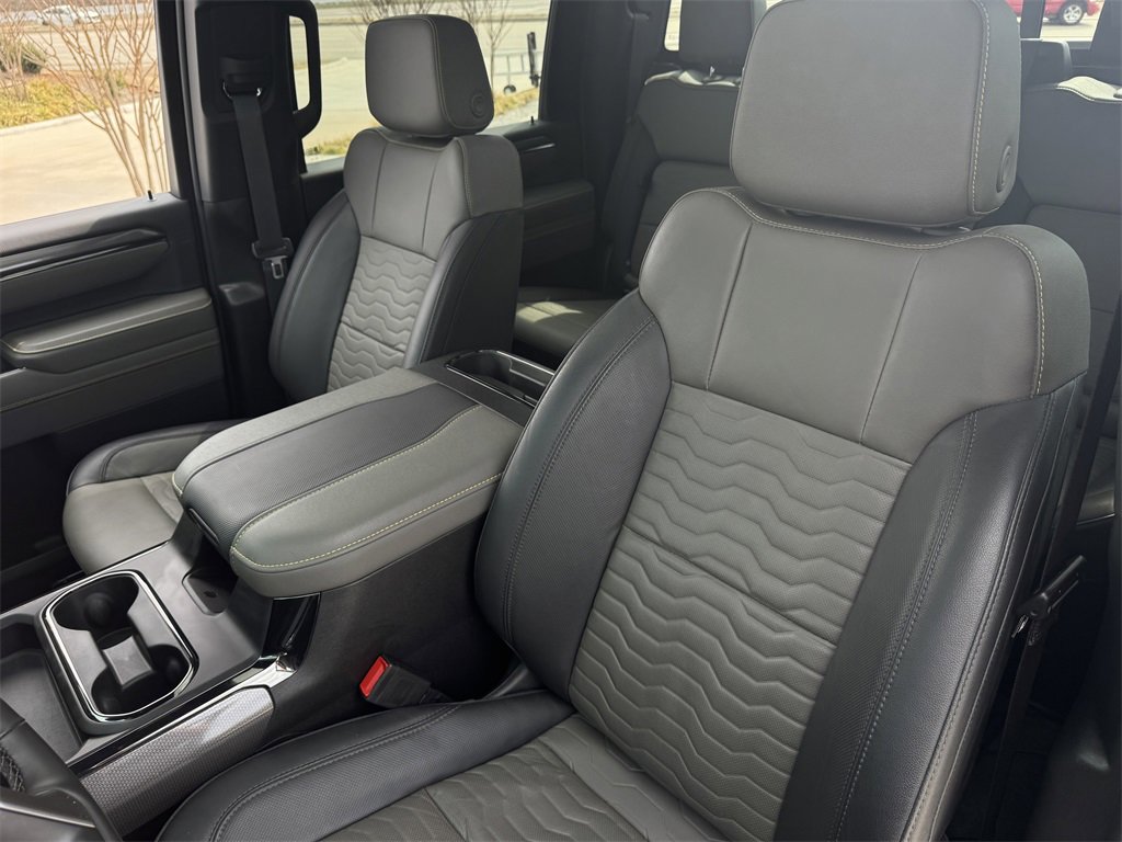 Used 2024 Chevrolet Silverado 2500 ZR2 w/ Technology Package image 26