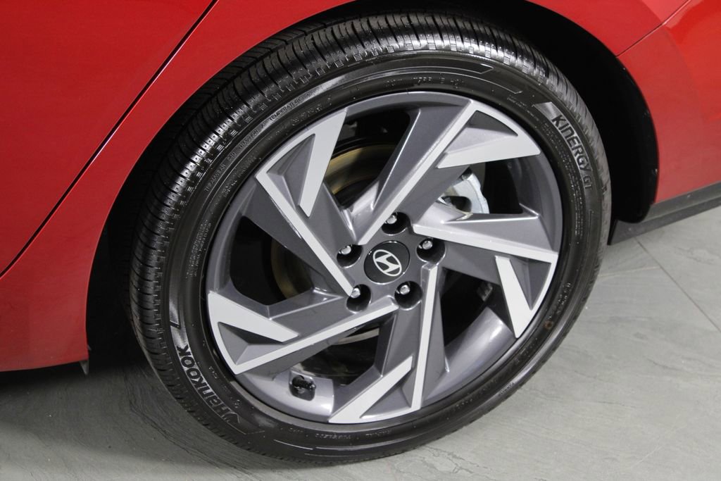 Certified 2025 Hyundai Elantra SEL image 11
