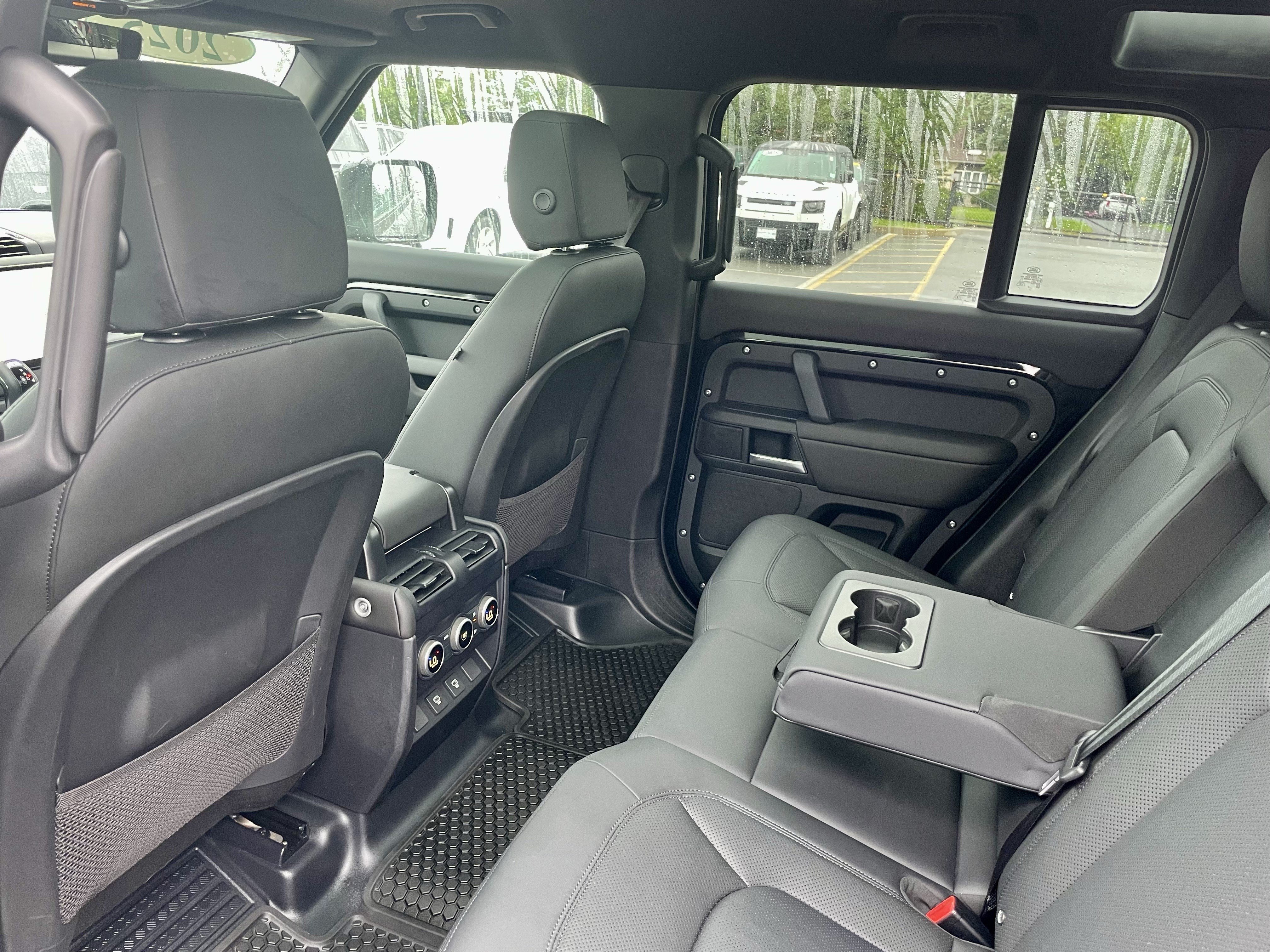 Certified 2025 Land Rover Defender 110 X-Dynamic SE AWD/4WD image 30