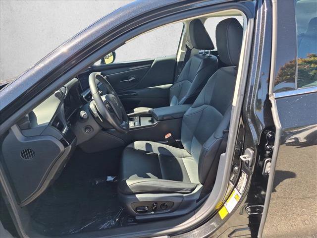 Used 2024 Lexus ES 300h w/ Premium Package FWD image 17