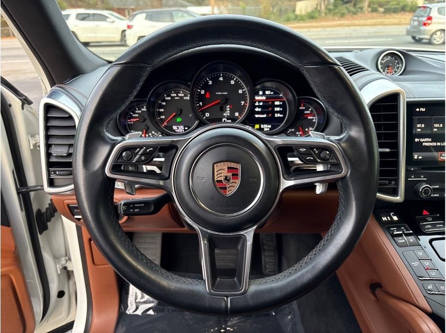 Used 2017 Porsche Cayenne Platinum Edition image 16