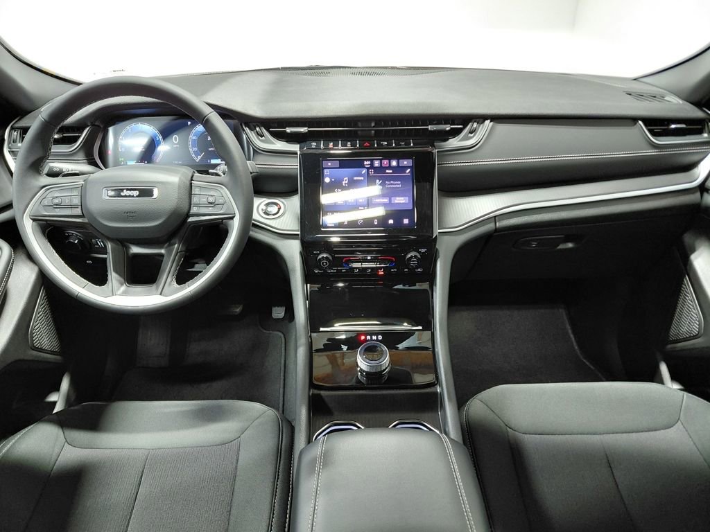 Certified 2025 Jeep Grand Cherokee Laredo X image 19