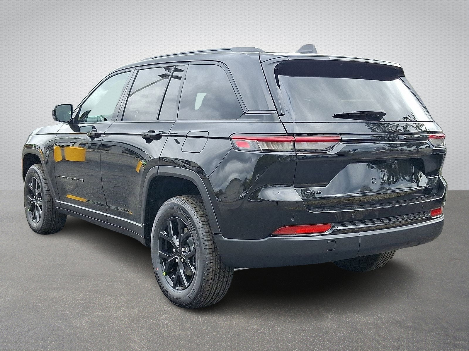 New 2025 Jeep Grand Cherokee Altitude image 4