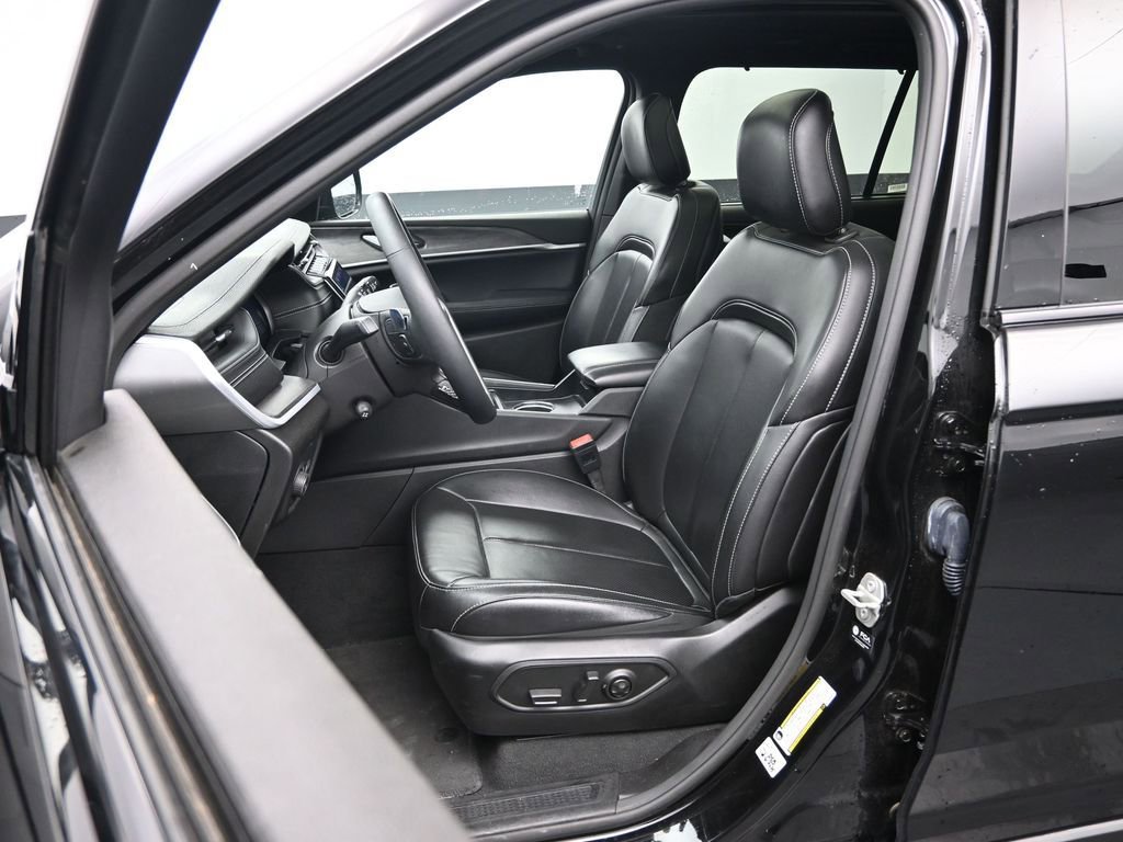 Used 2024 Jeep Grand Cherokee L Limited w/ Luxury Tech Group II image 27