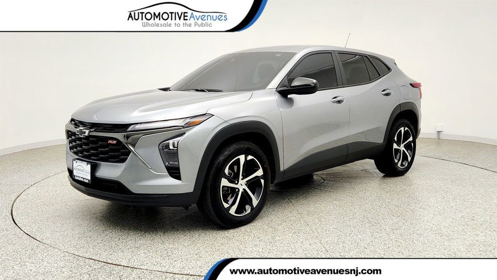Used 2025 Chevrolet Trax RS w/ Driver Confidence Package FWD image 1