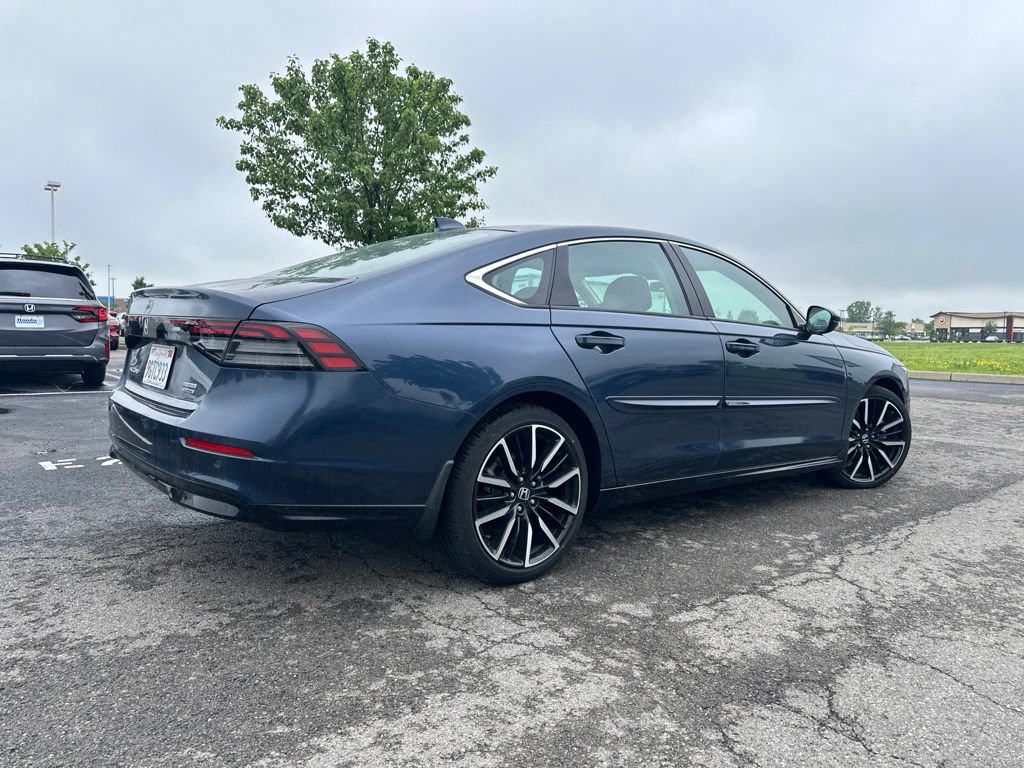 Used 2023 Honda Accord Touring image 11