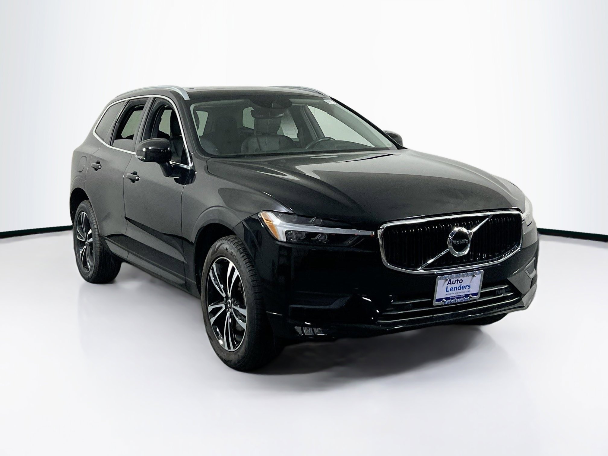 Used 2021 Volvo XC60 T5 Momentum w/ Premium Package image 3