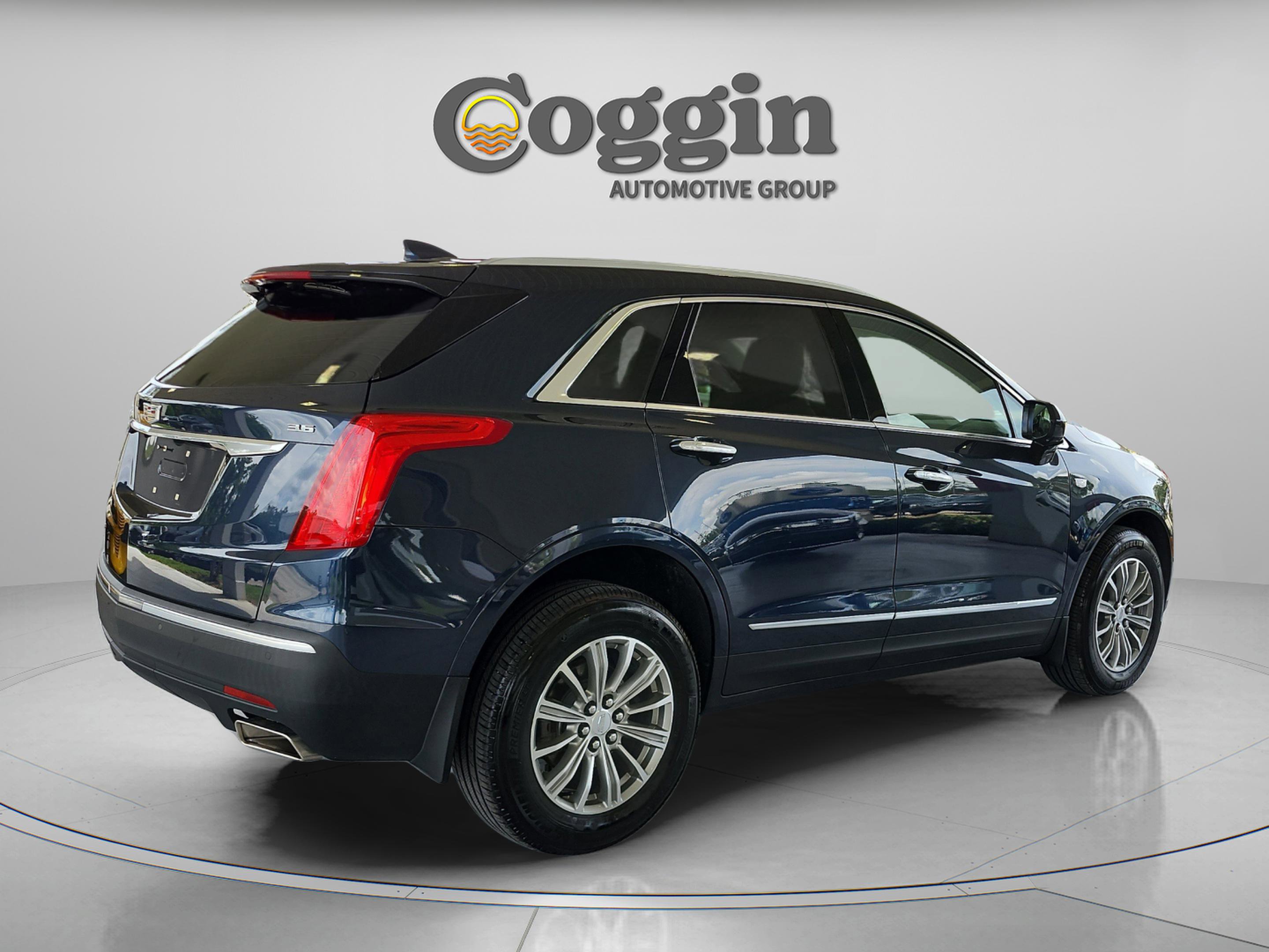Used 2018 Cadillac XT5 Luxury w/ Driver Awareness Package AWD/4WD image 4