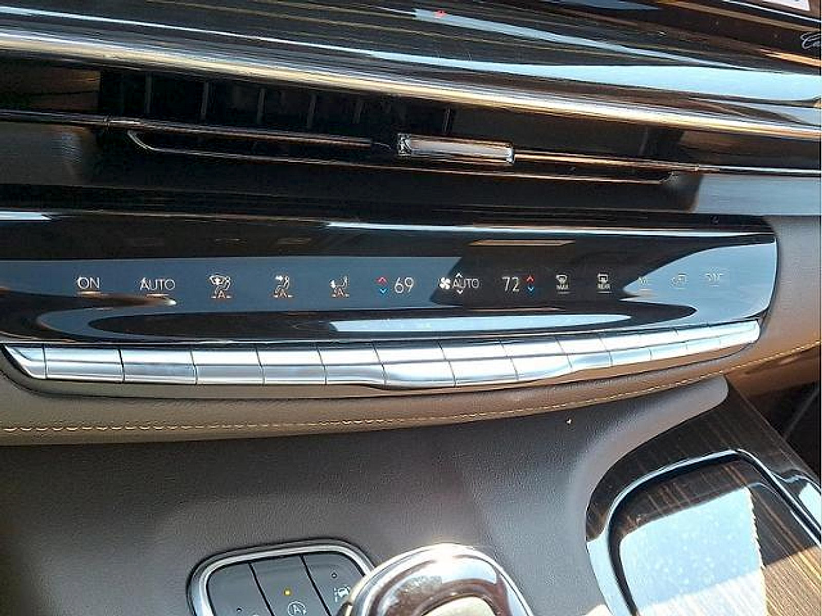 Used 2023 Cadillac Escalade Premium Luxury w/ Performance Package AWD/4WD image 19