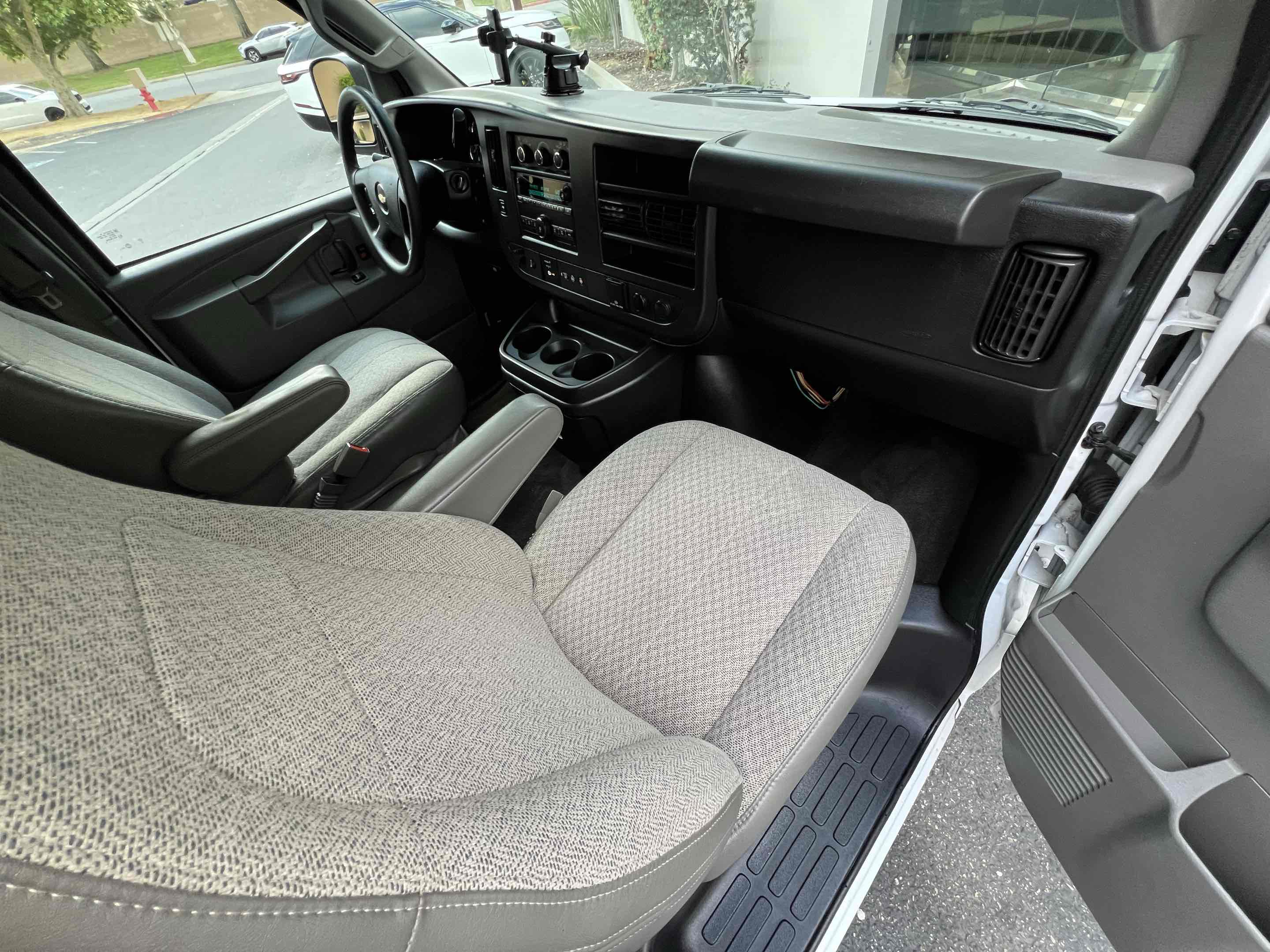 Used 2018 Chevrolet Express 3500 LT w/ LT Preferred Equipment Group RWD image 38