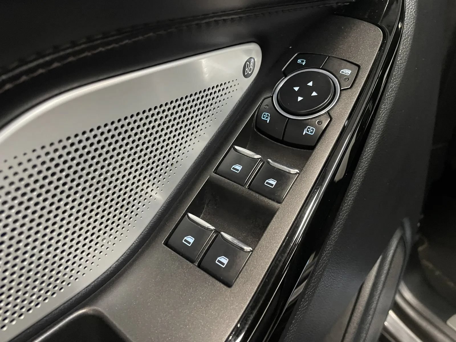 Used 2023 Ford Explorer Platinum w/ Technology Package AWD/4WD image 28