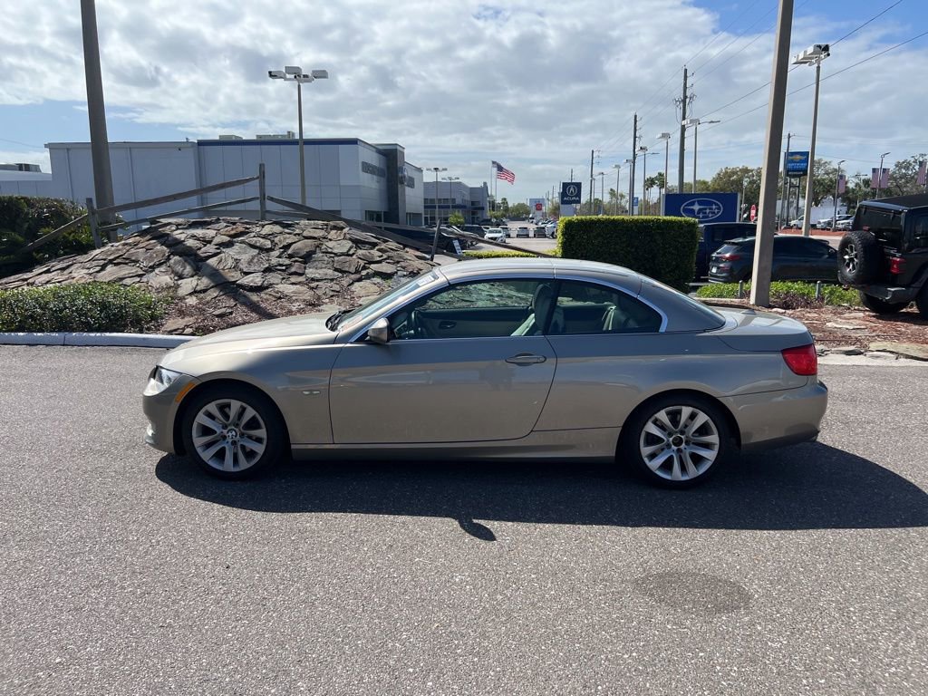 Used 2011 BMW 328i Convertible image 3