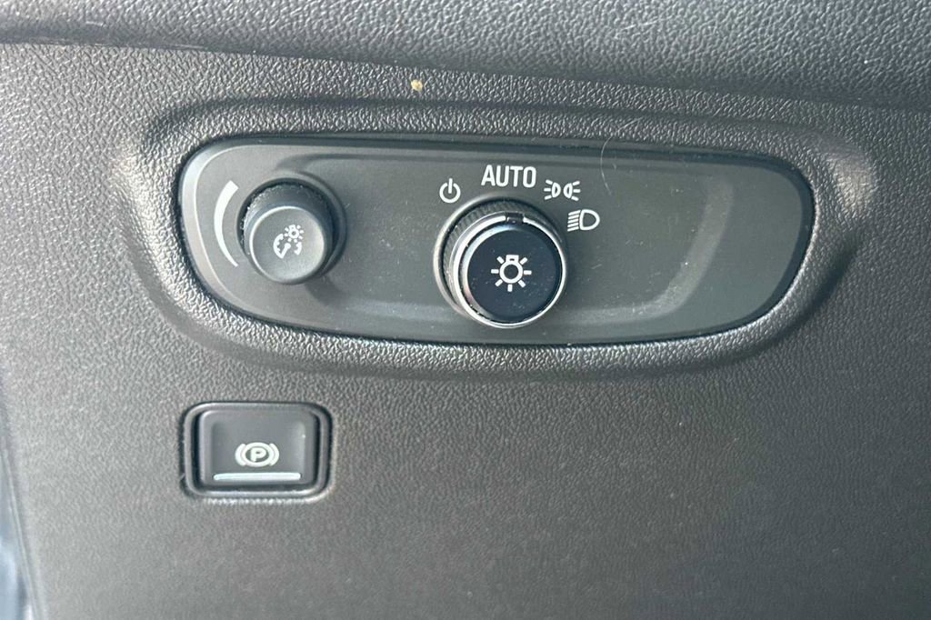 Used 2020 GMC Terrain SLE image 30