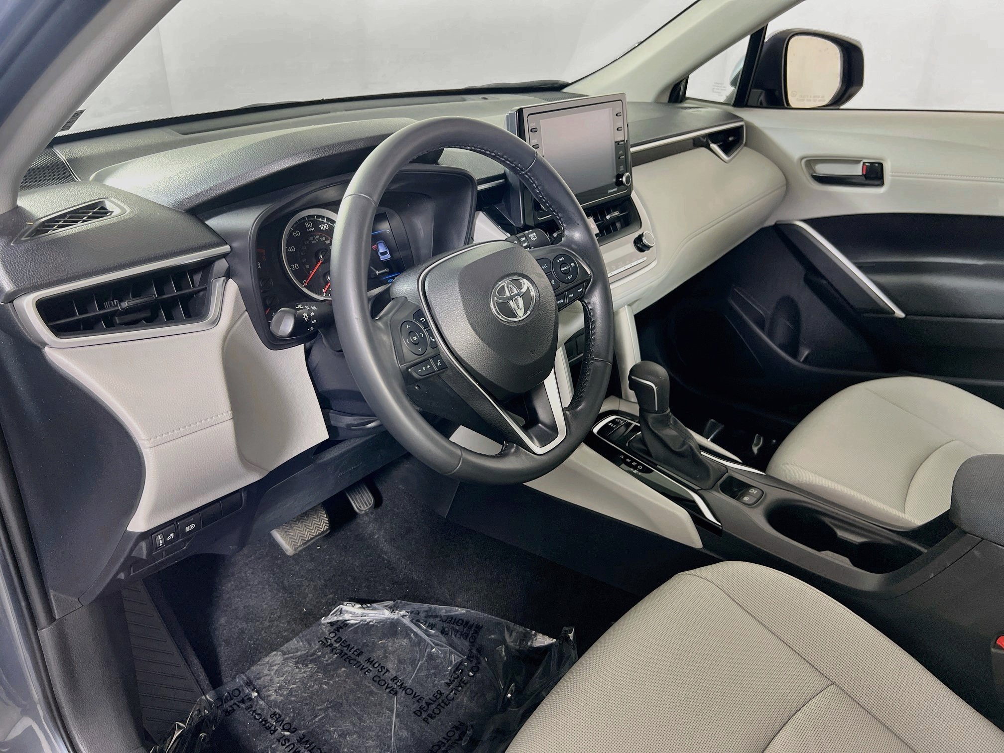 Used 2022 Toyota Corolla Cross LE AWD/4WD image 9