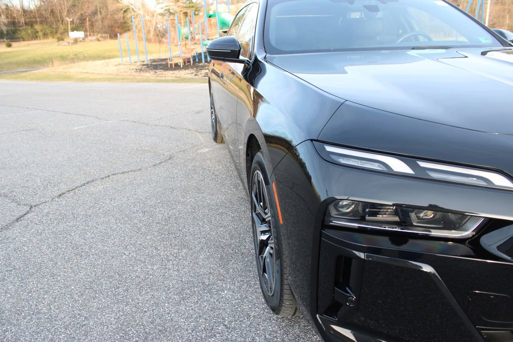 Used 2024 BMW i7 xDrive60 image 42