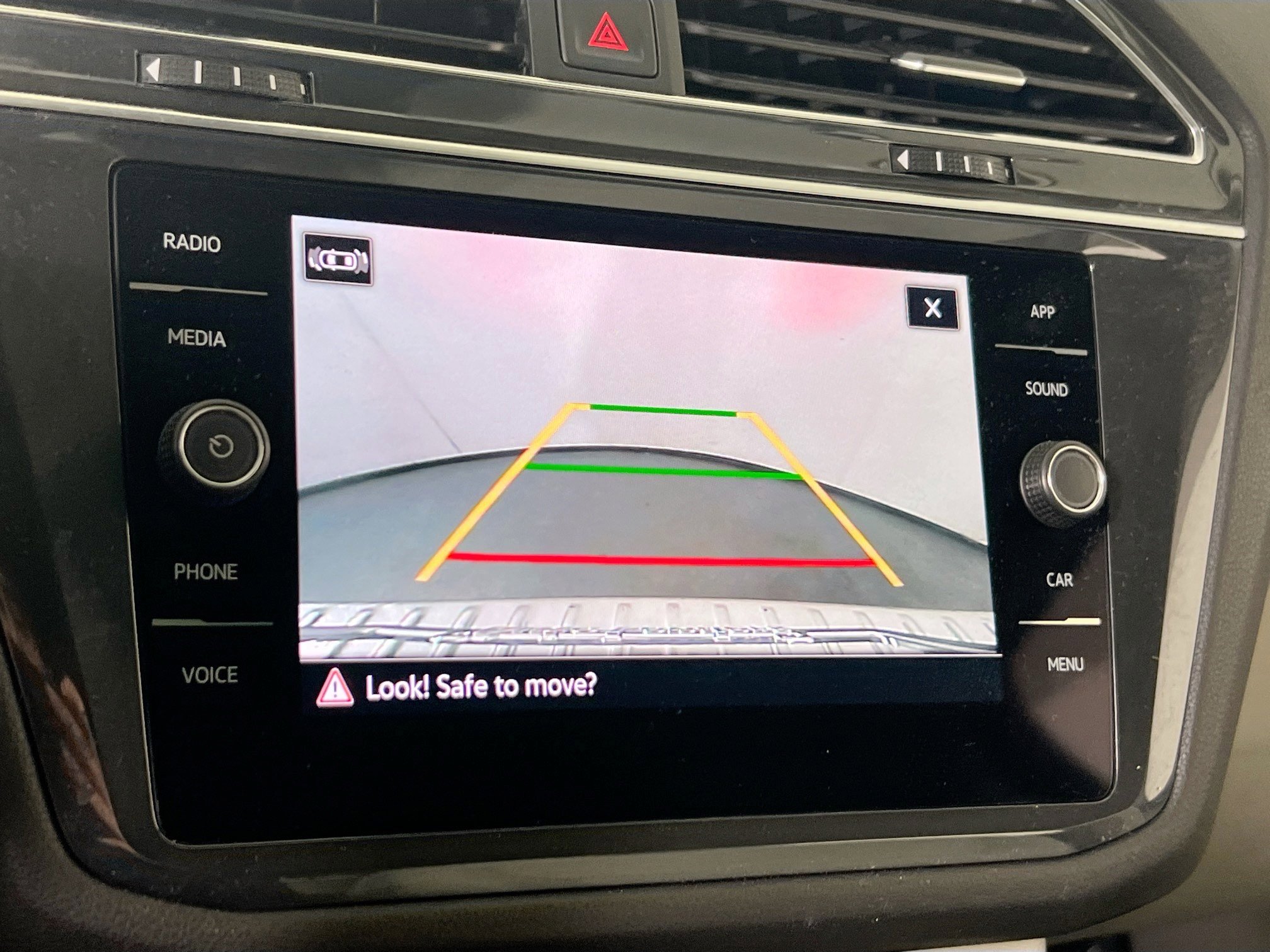 Used 2022 Volkswagen Tiguan SE AWD/4WD image 13
