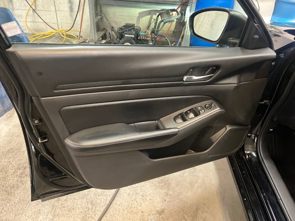 Used 2024 Nissan Altima 2.5 SV FWD image 11