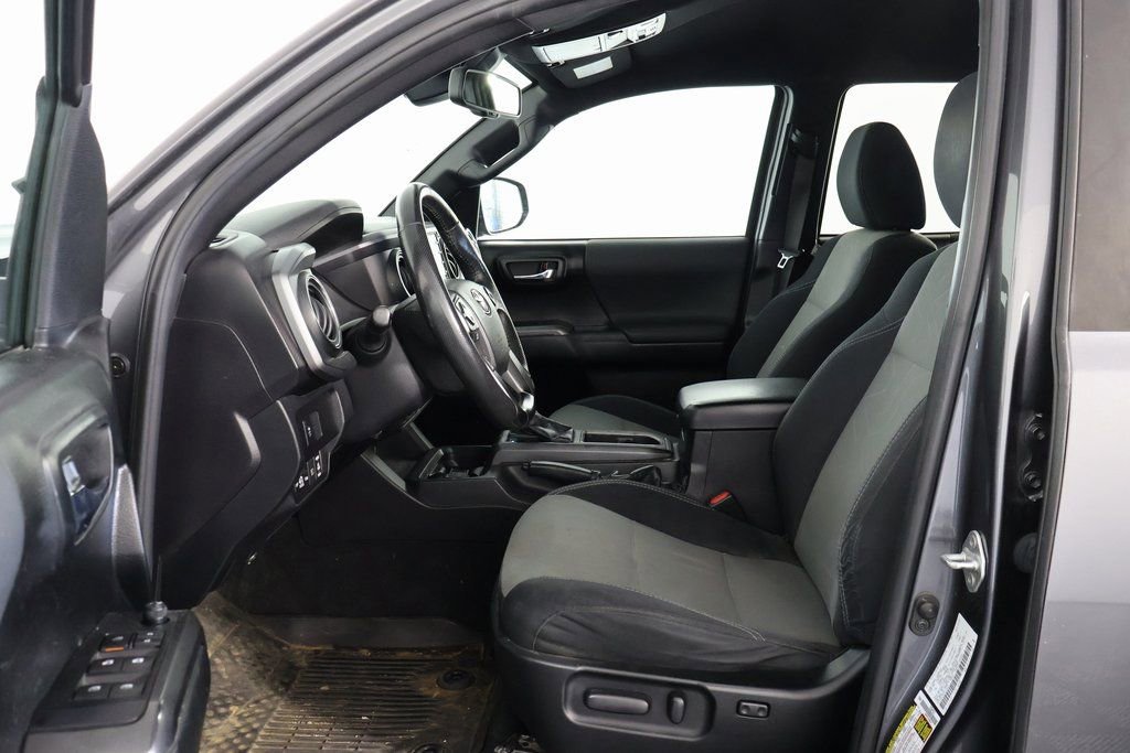 Used 2021 Toyota Tacoma TRD Sport w/ Technology Package image 10