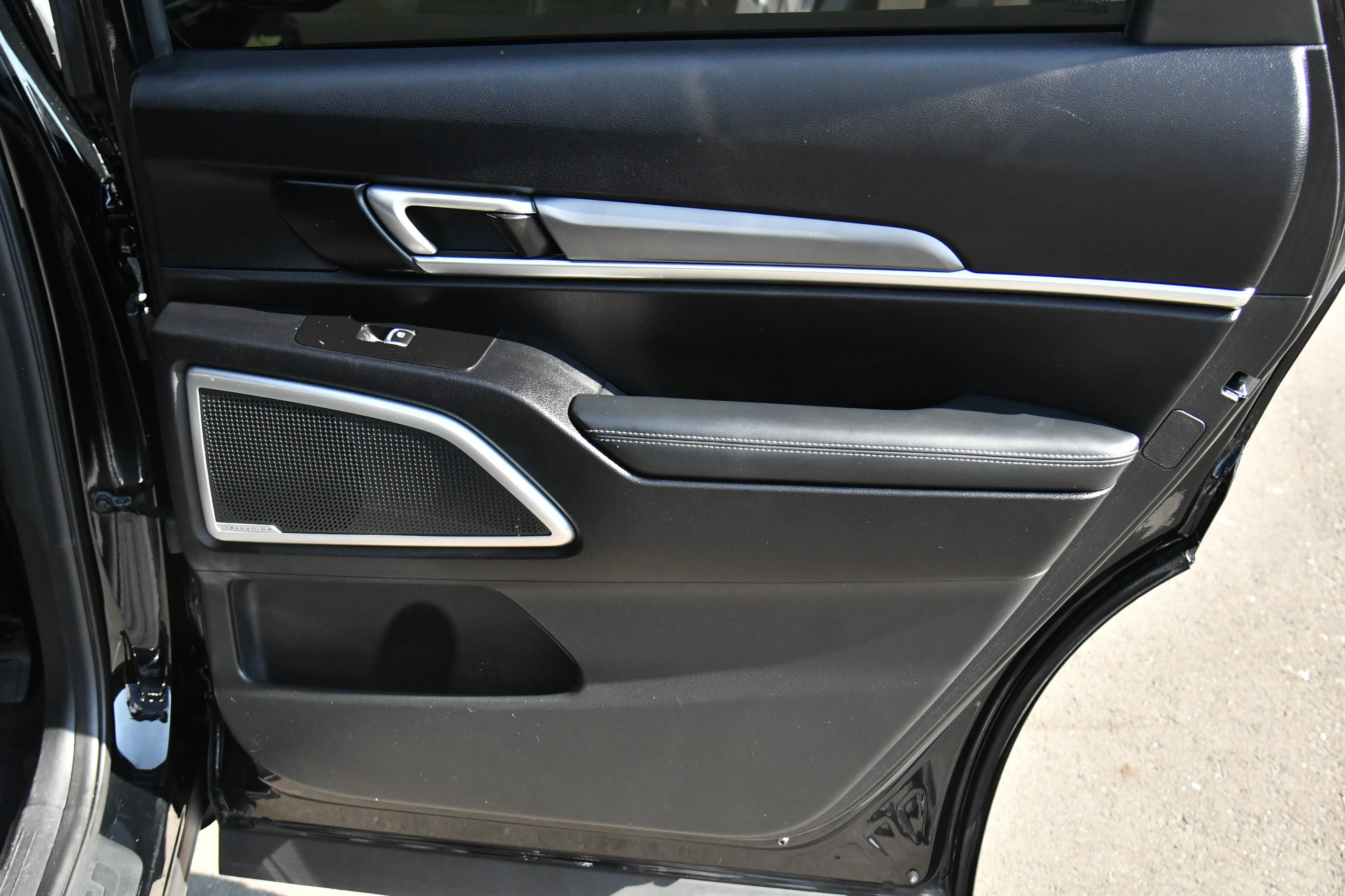 Used 2022 Kia Telluride LX image 42