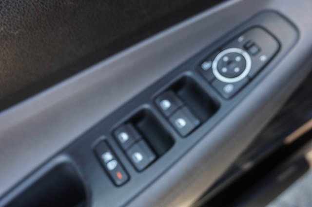 Used 2019 Hyundai Santa Fe SE image 11