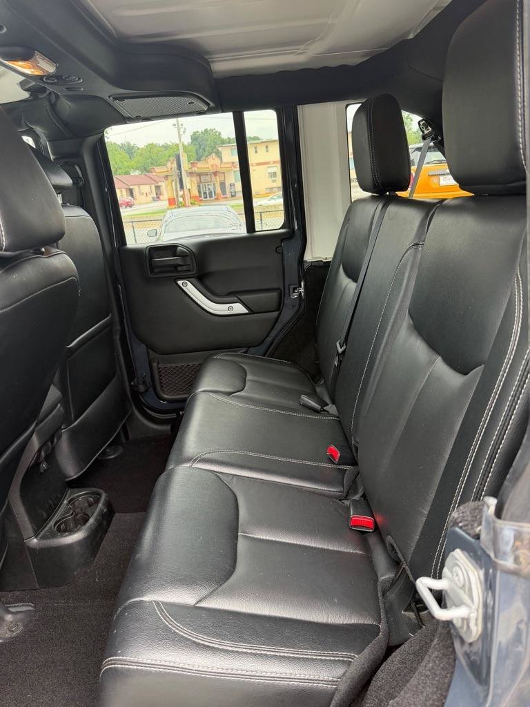 Used 2017 Jeep Wrangler Unlimited Sahara w/ Connectivity Group AWD/4WD image 21