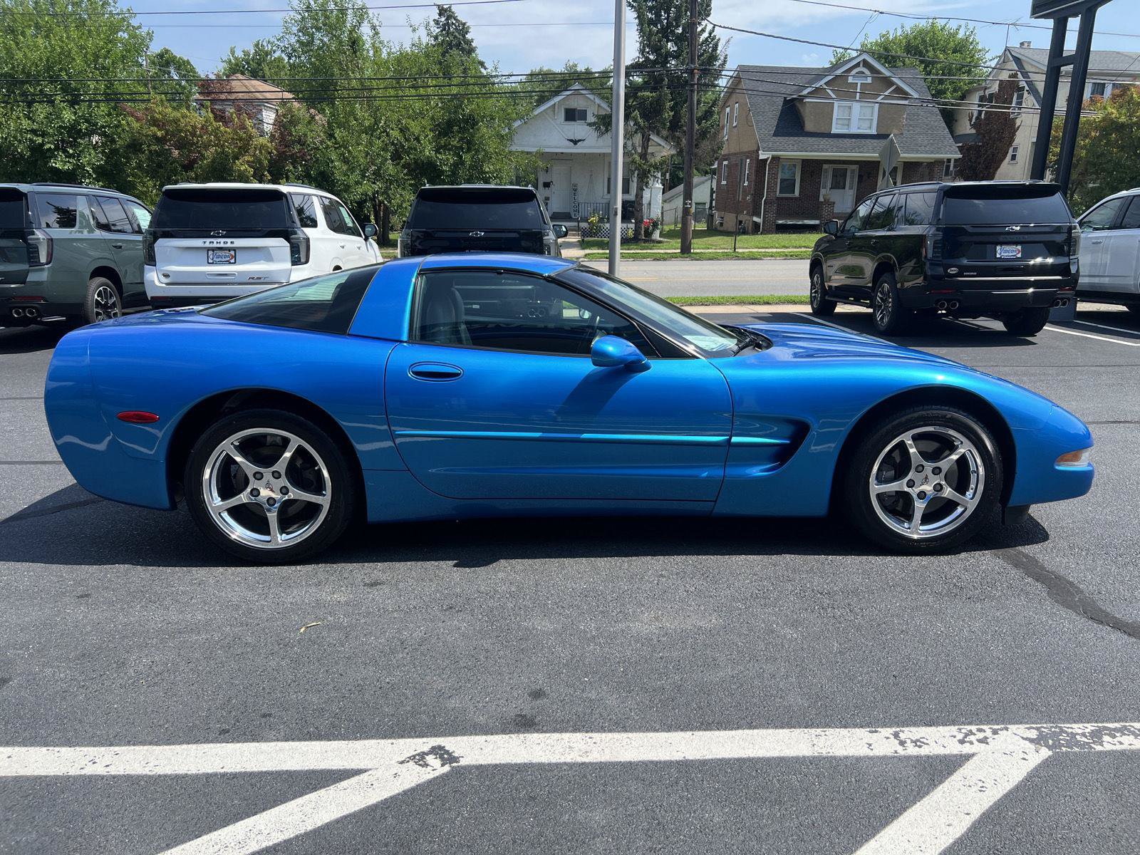 Used 2000 Chevrolet Corvette Coupe w/ Performance Handling Pkg RWD image 8