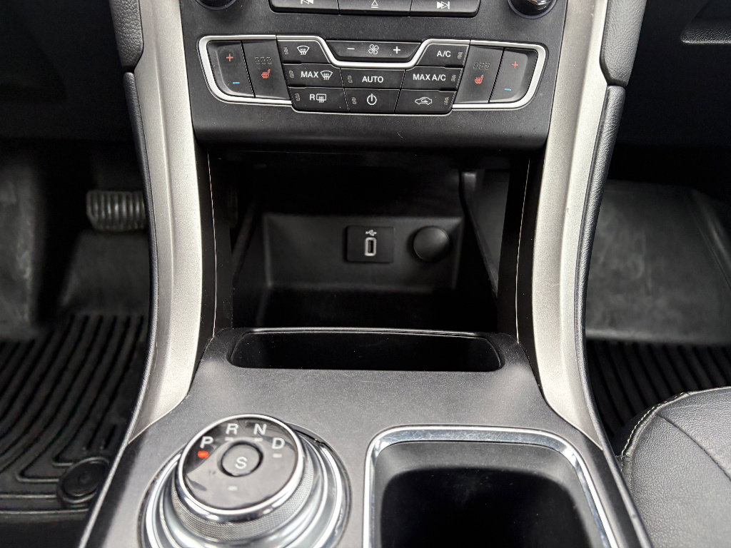 Used 2017 Ford Fusion SE w/ Equipment Group 202A image 25