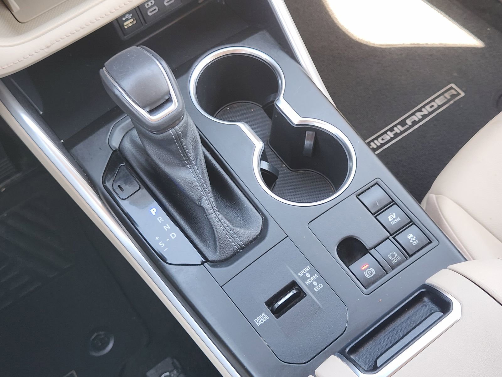 Used 2023 Toyota Highlander XLE image 21