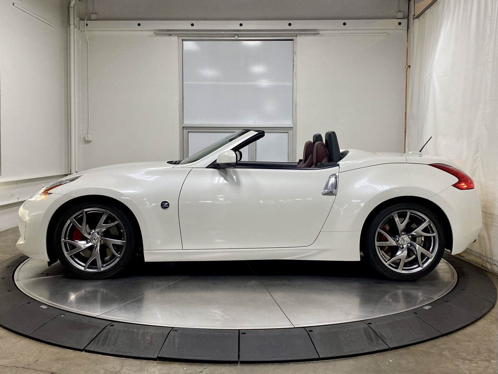 Used 2017 Nissan 370Z Touring Sport RWD image 6